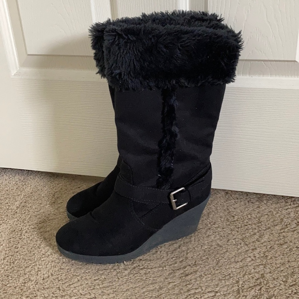 Black fur boots